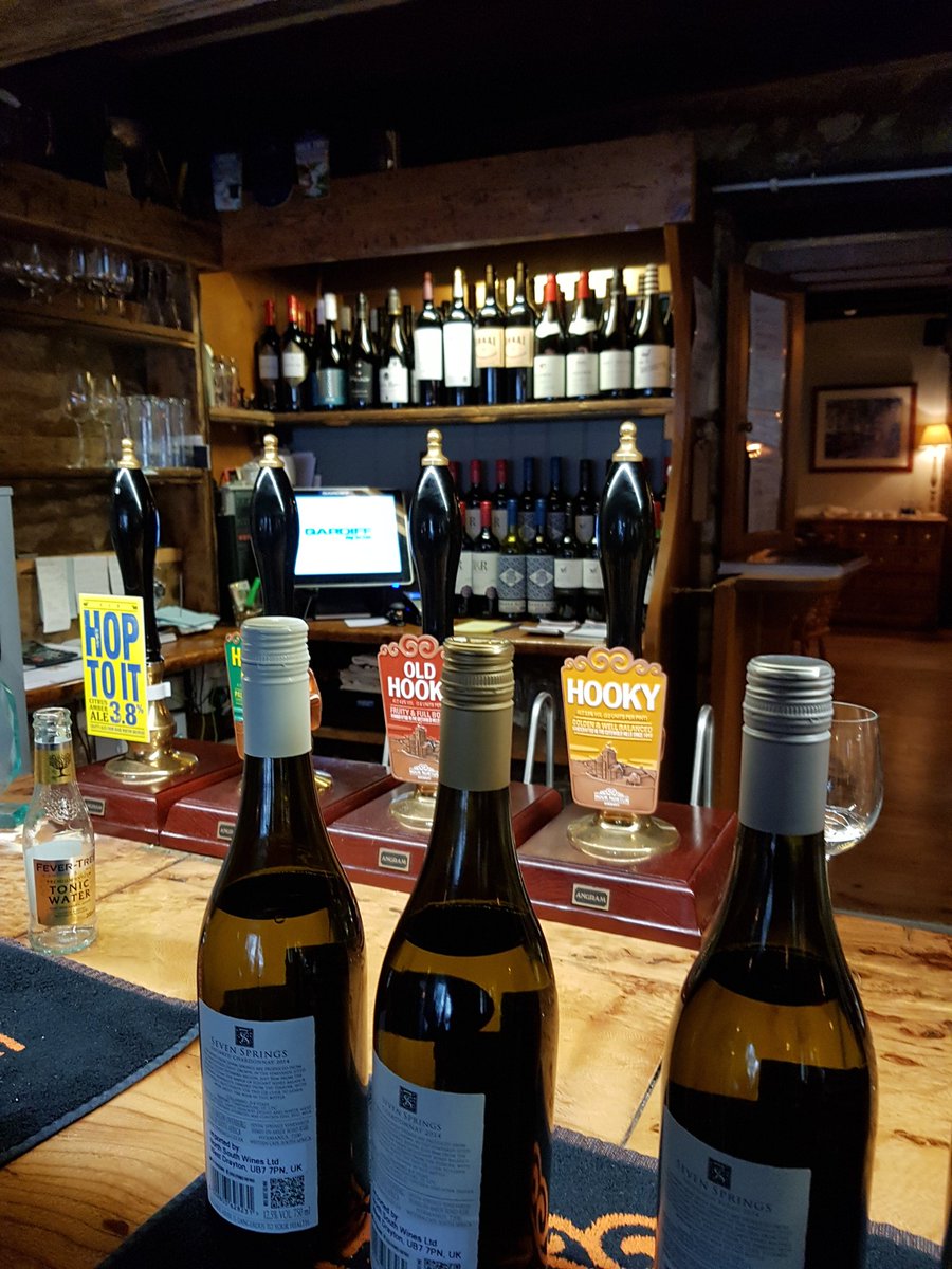 7SpringsWine's tweet image. A #saffer in the #Cotswolds - thanks for the tasting today Terence  at @AngelAtBurford #SouthAfrica in #Burford