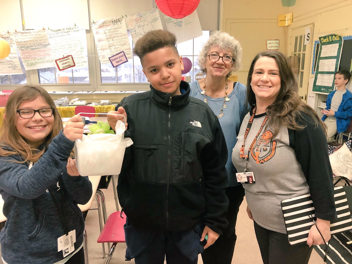 Sch8_IsGr8's tweet photo. #LPS_School8 is all ready for #SpringBreak! #CandyBaskets, #SpringtimeStories, #BunnyEars, and even #BunnyPrints were found all around! @LPSSupt @LindenSchoolsNJ https://t.co/7AK6zla5ON