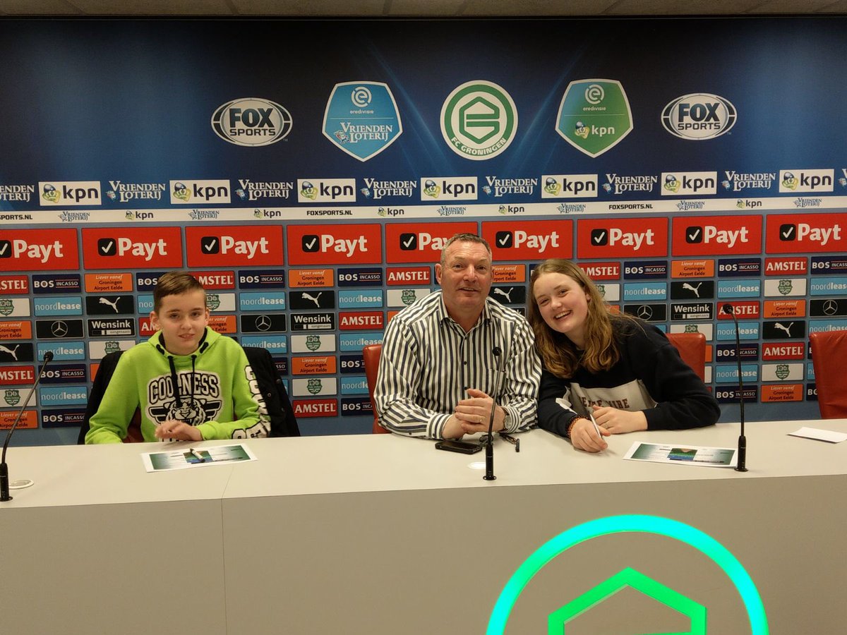 MBBewegen's tweet photo. Vier groepen @PfSGroningen hebben vandaag 10 weken afgesloten. Ruim 120 mensen waren aanwezig en Ron Jans heeft voor alle kinderen de certificaten uitgereikt! #lerenmeteenwowfactor #playingforsucces https://t.co/haqxWo0Mql