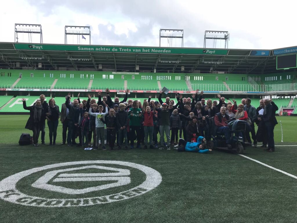 MBBewegen's tweet photo. Vier groepen @PfSGroningen hebben vandaag 10 weken afgesloten. Ruim 120 mensen waren aanwezig en Ron Jans heeft voor alle kinderen de certificaten uitgereikt! #lerenmeteenwowfactor #playingforsucces https://t.co/haqxWo0Mql