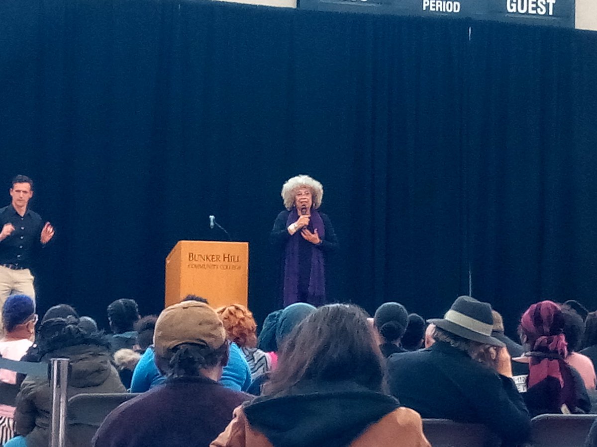 0bsidian_22's tweet image. I&apos;m very lucky to be able to witness such an important figure in the recent history of the United States &amp;amp; learn from her teachings on how struggles from the &quot;Civil rights era&quot; still impact us today in a ever-changing society #AngelaDavis @BHCCBoston #DifficultDialogues ✊🏾