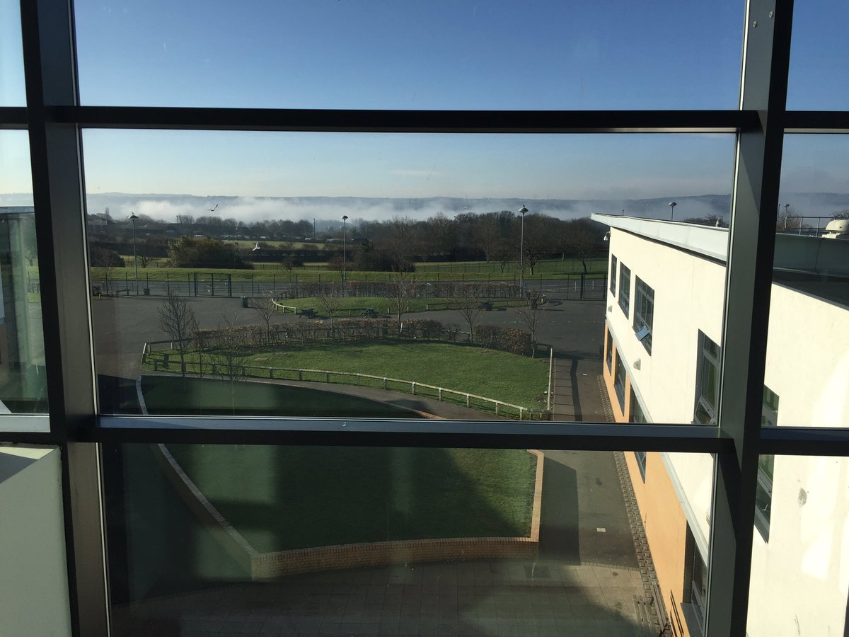 geekygeography's tweet photo. @walbottlegeog @walbottlecampus cloud inversion taken from level 3 corridor morning! A few passing students were given an impromptu Geography lesson there and then! https://t.co/bIE7wdsUaf