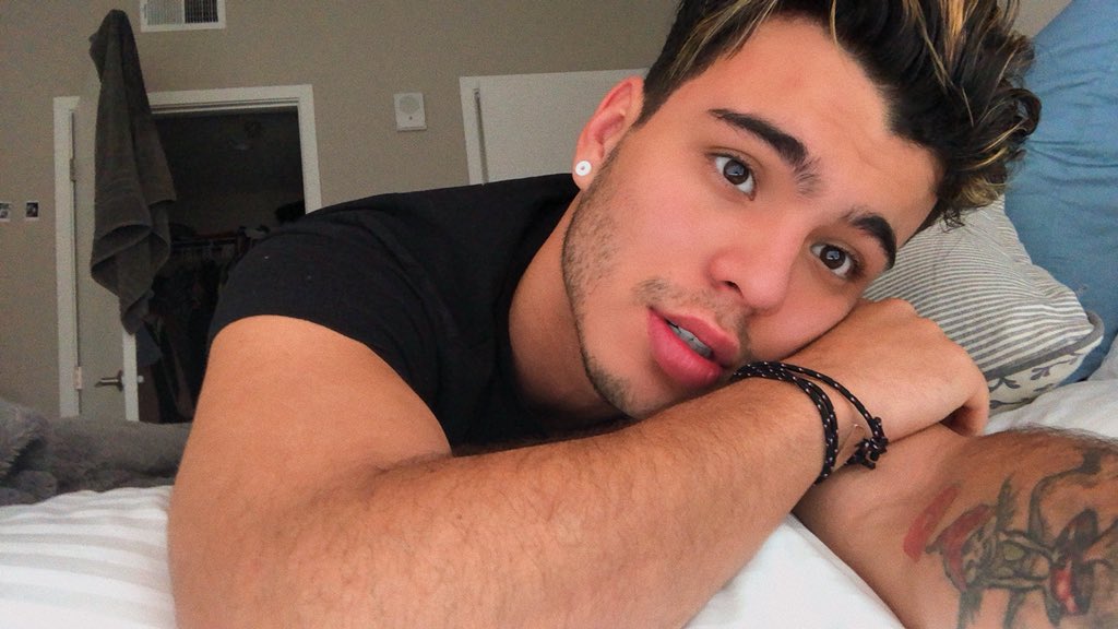 villalobossebas's tweet photo. Mi frente y yo estamos felices de tenernos el uno al otro https://t.co/5ZwJTpiGau