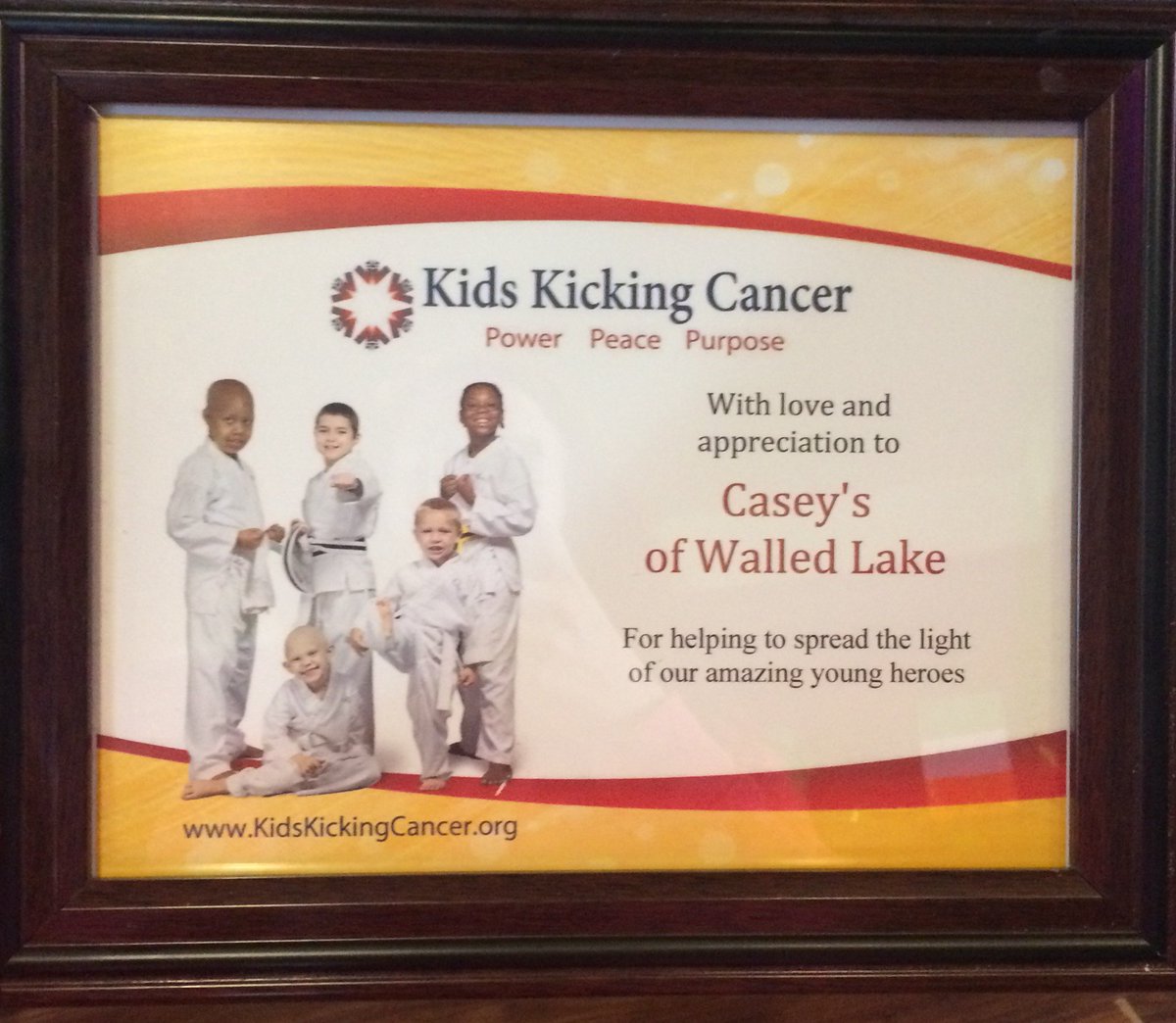 CaseysPubGrille's tweet photo. Thanks for our #KidsKickingCancer Certificate-a wonderful organization #empowering kids w/ cancer &amp; other illnesses-across all aspects of their lives! THANK YOU for allowing us to show our support by donating our salads to the #cowboyskickingcancer event each year! https://t.co/eQIArmYTNR