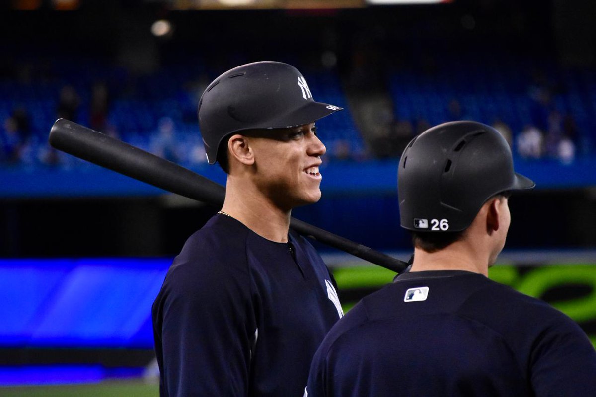 Yankees_Beisbol's tweet photo. El #PoderYankee está alegre y enfocado para el #OpeningDay. 😁😎 #YankeesBéisbol ⚾️ https://t.co/rp8bD6HqTy