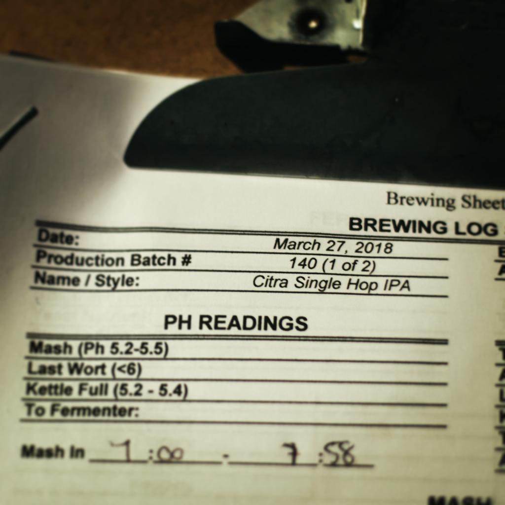 SMBbeer's tweet photo. All you hopheads should be happy to see what @rdsherring brewed a double batch of this week.
#doubledryhopped #singlehopipa #citra #madewithintegrity https://t.co/7ULW8ao9Wk