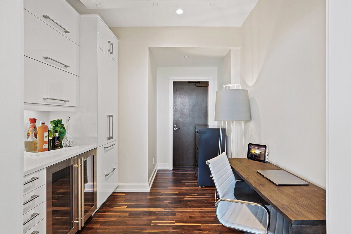 ThePropertyLab's tweet photo. Weโre pretty psyched on our new Ritz Carlton LA Live 3 Bedroom + Den we launched. Itโs over 2500 Sq Ft on the 48th floor! ๐คฉ Views are stunning and has an extra large living & dining area. $3,250,000 #ContactTheLab #Condo #Luxury #HighRise #Hotel https://t.co/nP4DQ7UJ4G