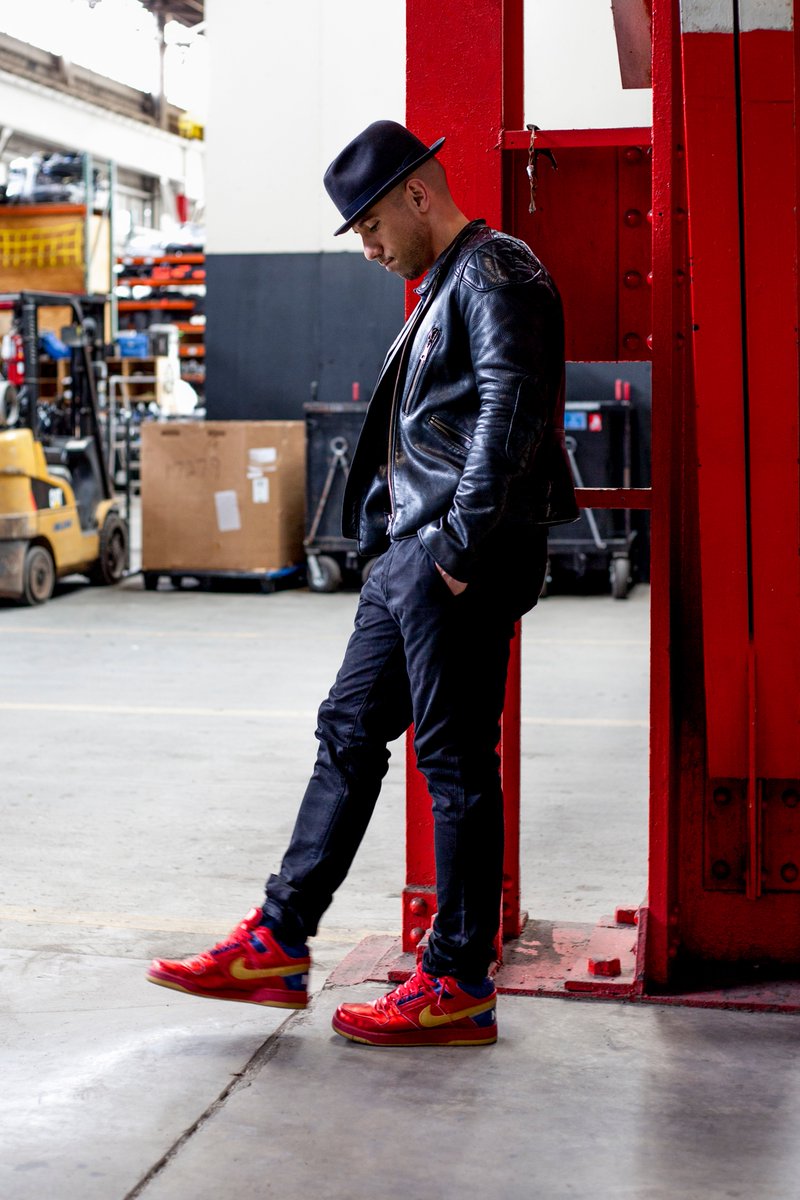 BillyDec's tweet photo. #RedFur & #RedMetallic #Nikes, Iβm not afraid! Photo shoot for #MensBook w dope photog @FrankIshman.. dig it? https://t.co/yDaJx2uKCk