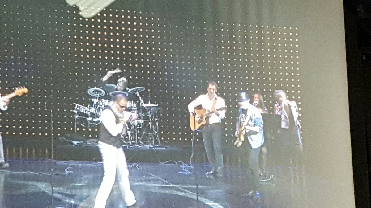 _sophielacour's tweet photo. Exceptionnelle soiree des travel d'or avec georges Rudas a la batterie olivier Roche qui chante Johnny Nadia Van Cleven en choeur et Romaric Bau a la basse #eventiz. #TDO18 https://t.co/FpRGPMzQy6