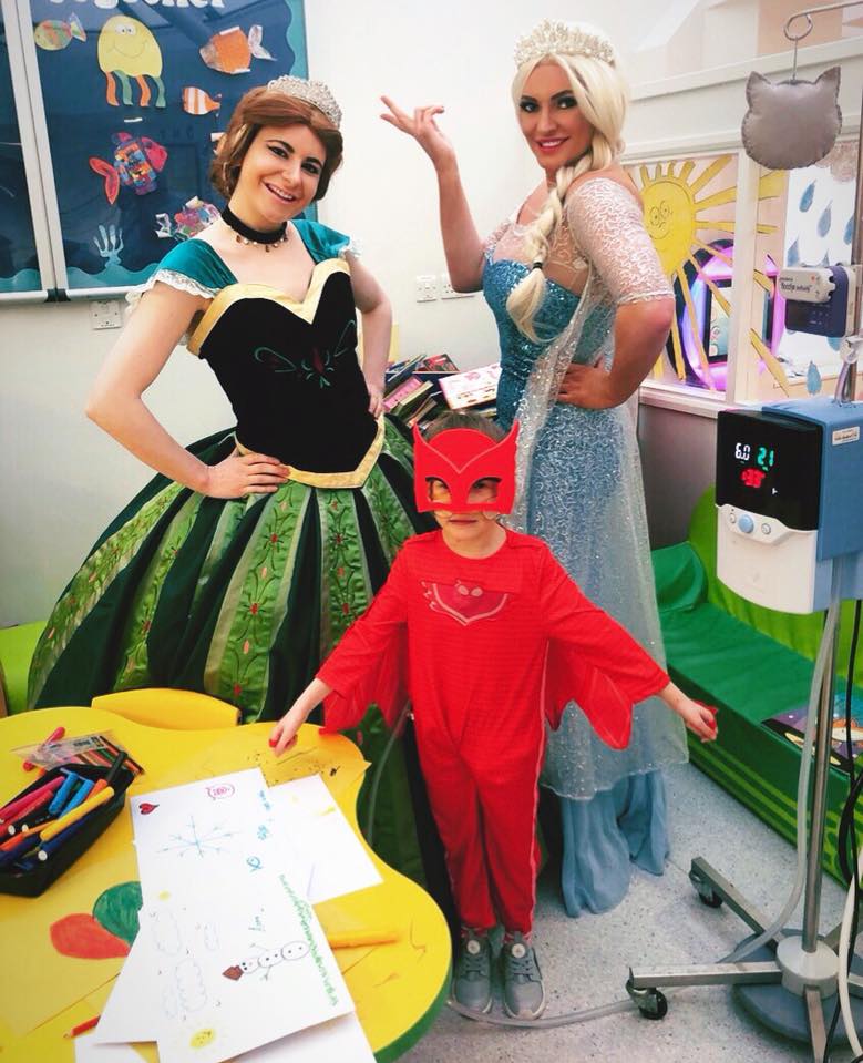 CHUFOfficial's tweet photo. The Children's Heart Unit had a surprise visit from Elsa &amp; Anna this week to help deliver Easter bunny soft toys from CHUF. Our #HeartHeroes loved them! Thank you Make it Magical Entertainment, we can't thank you enough! ❤️ #CHUF #EasterVisit https://t.co/7mpEO2ogmr