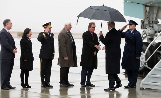 clevelanddotcom's tweet photo. President Donald Trump exits Air Force One at Cleveland Hopkins International airport. Trump is in Northeast Ohio Thursday to speak in Richfield about infrastructure.
Photos: Joshua Gunter, https://t.co/bZO8B8L2qj https://t.co/18eKDVcR8c