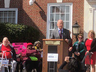 LaRedHealth's tweet photo. Kevin,
LRHC's Director of Development, Marketing &amp; Communications attended Nonprofit Advocacy Day at Legislative Hall in Dover. This event serves as the kickoff for April as Nonprofit Impact Month when celebrate the impact of our work with policymakers. https://t.co/vW9fVkYzQ8
