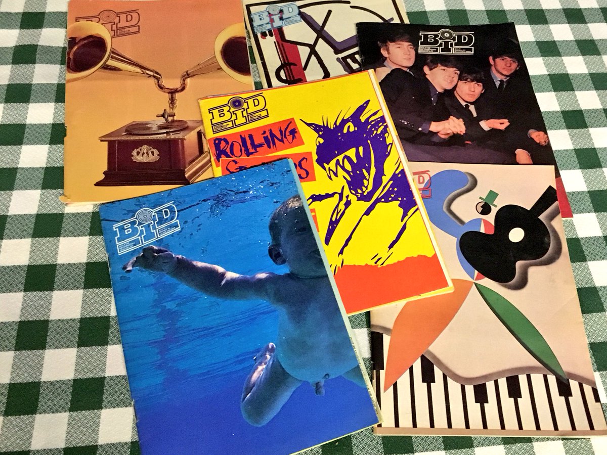 MachadoMusical's tweet photo. Boletín @discoplayBID: Cuando sólo había FM, Rock de Luxe y Popular 1. Reordenando revistas en el pueblo #Vacaciones https://t.co/5cDXXwNpEH