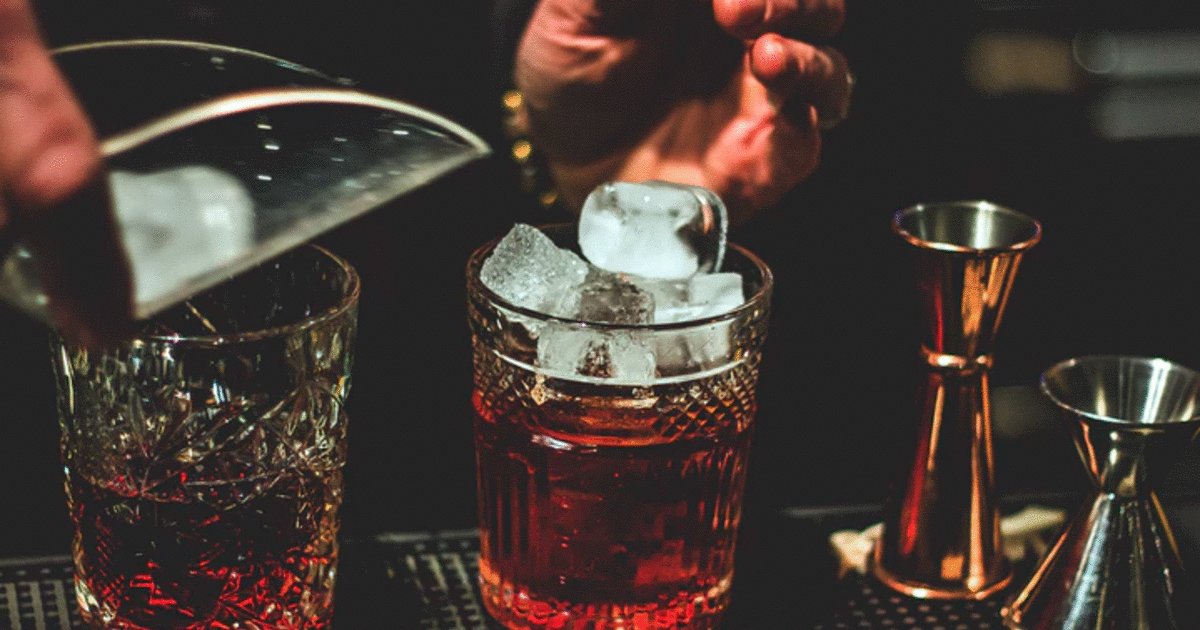 Bon jeudredi ! Vous chercher des idées où aller prendre un verre mais vous êtes complètement à sec ? Semblerait qu'il y a un bar fait pour toi! -Phil buff.ly/2uoCR2A