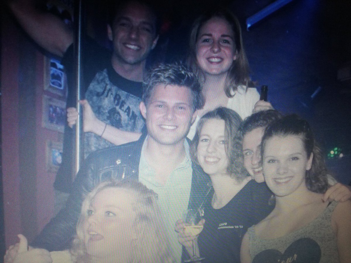 lotteblk's tweet photo. Toen die keer toen we biertjes dronken met Jezus! #thepassion @dedoosgroningen https://t.co/fBhzZEnBAg