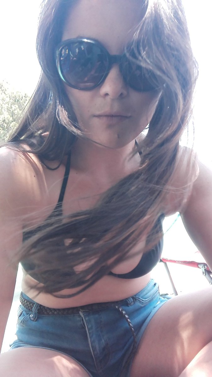 lexshusha's tweet photo. Cheers!! To all the girls who, like me, dared to wear a bikini for the first time!
#Lovetheskinyourein 
#BeautyBeyondSize https://t.co/SVbkwc3yr8