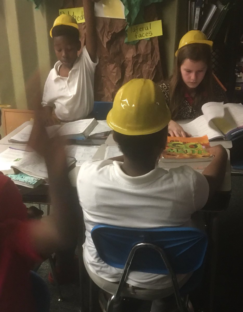 Ajohn_ARI's tweet photo. #pyramids #prisms #mathisfun #teamselma #teammeadowview https://t.co/MgXh9HknQB