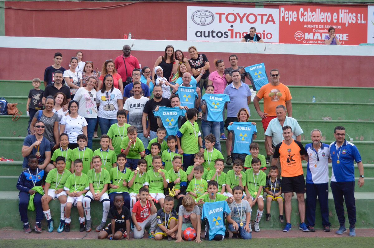 cfucarrizal's tweet photo. "CHAPEAU" MUCHACHOS !!! 

I Torneo de Fútbol Base Villa de Ingenio

El Alevín A y Alevín B también logran  el doblete.  Formidable balance del CFU Carrizal con participación de los nuestros en las cinco finales y cuatro galardones de primer puesto. https://t.co/LkTS4bl9tD
