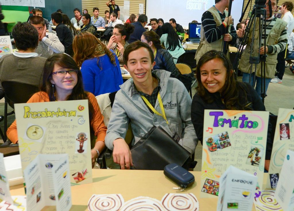 CCCreativas's tweet photo. ¿Tú participaste en #CC2013? Prepárate para septiembre 2018☺️
#ConexionesCreativas #EconomíaCreativa #EconomíaNaranja #ColombiaCreativa https://t.co/dxscL0WN2m
