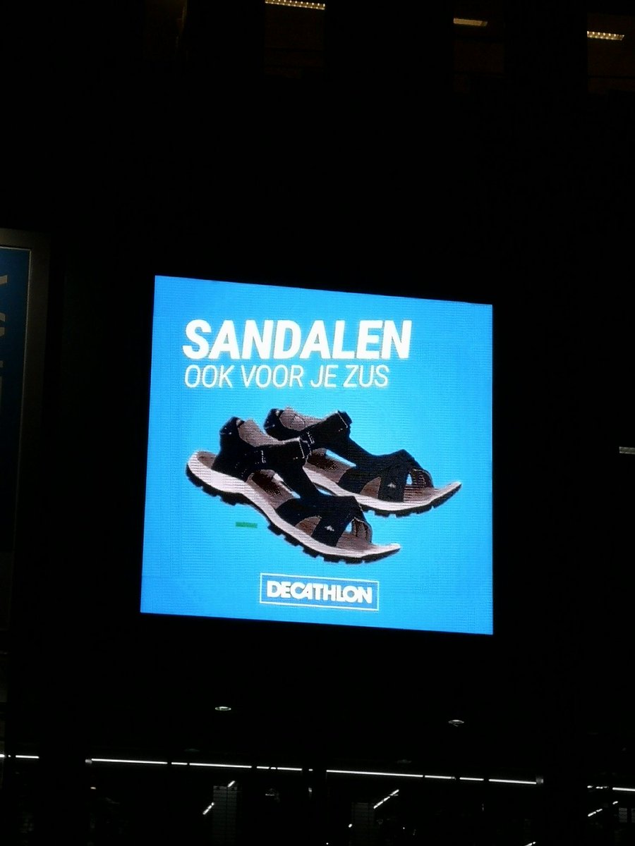 Wat dacht de marketeer van Decathlon in Amsterdam Zuidoost, pal naast het terrein waar #Thepassion zich afspeelt? Top, flop of flauw? #Marketing #reclame