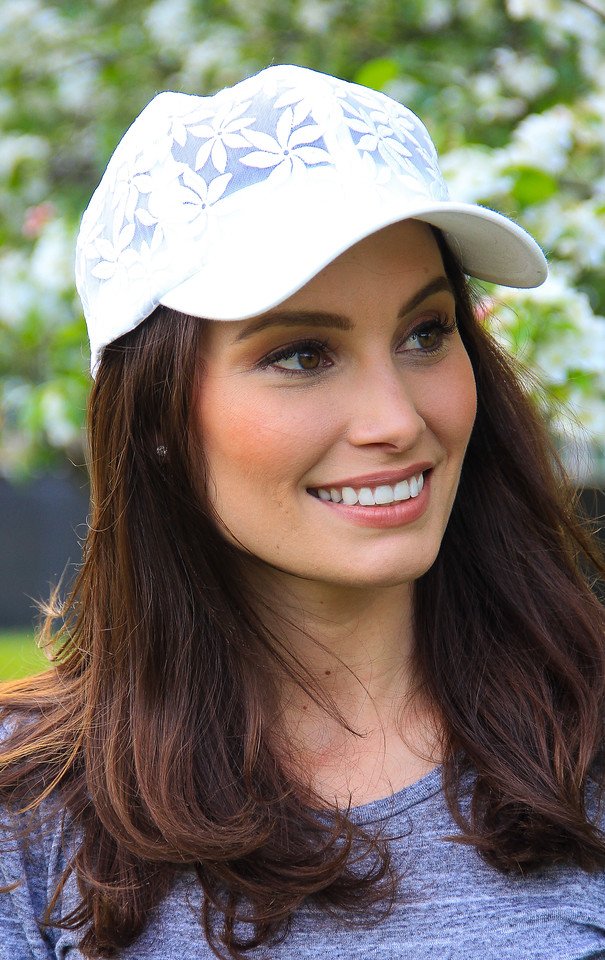 In warm weather, wearing floral...must be nice
•
•
•
#fjtoday #fashion #spring #floral #sheer #baseballcap #womenswear #loungewear #outdoors #daisy #flowers #garden #greengoodness