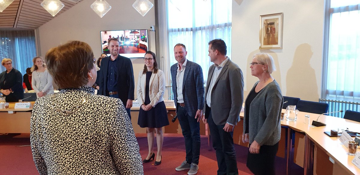 Zojuist geïnstalleerd. Wij wensen <a href="/HansKlink2/">Hans Klink</a> <a href="/Florissch/">Floris Schoonderwoerd</a> @lauravanklink <a href="/ThijsBrambach/">Thijs Brambach</a> @dewagenaarsan <a href="/Ruudvanderstar/">Ruud van der Star</a> en de overige raadsleden heel veel succes in de komende raadsperiode...