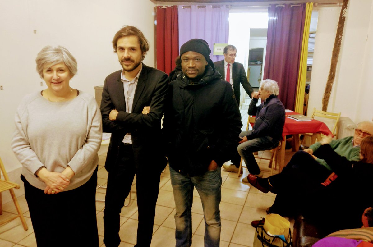 PSParisCentre's tweet photo. Ça vote toujours 🗳 à #pariscentre, toujours dans la joie et la bonne humeur ! 💟💟🌹 https://t.co/FYFkayIRgf
