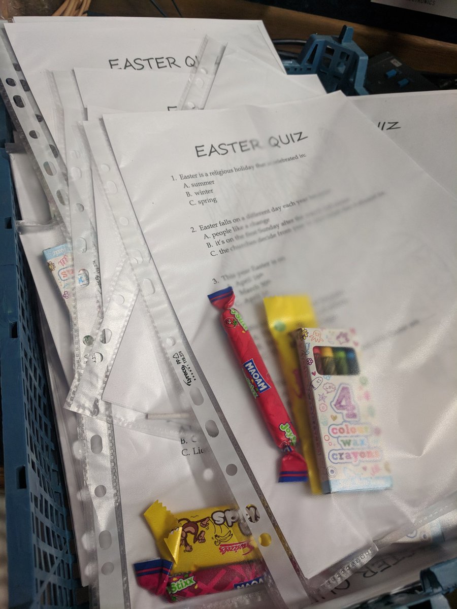 Easter themed packs for The Young Ones staying with us this weekend 🐣🐣🥚🥚... Made by <a href="/Simone25009762/">Simone</a> &amp; Clare #PIEasterWOW <a href="/gillklarin/">Gillian Klarin</a> <a href="/SDEBDD/">simon ewins</a> @N_home_counties <a href="/NewboldElaine/">Elaine Newbold</a>