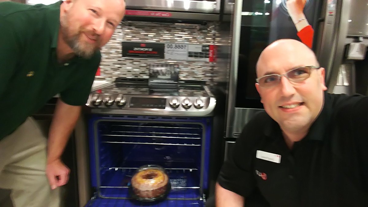 LGGregParker's tweet photo. @LGGregParker Celebrating #LemonChiffonCakeDay with Dept Supervisor James @JCPenney 1081 in Franklin, TN and talking about #LGProBake.  Life's Good @LGUS. https://t.co/972arjz2oj