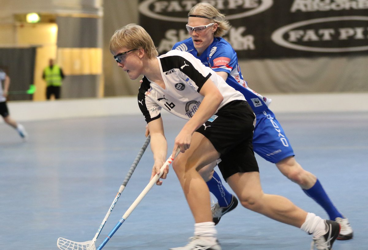 A-poikien välieräsarjassa TPS kävi ryöstöretkellä Tampereella. Voitot nyt 2-1 TPS:lle. Kuvia: <a href="/SCClassicA/">Classic A</a> - <a href="/TpsSalibandyJun/">TPS Salibandy Jun.</a> 
flickr.com/photos/saliban…
esatakalo.kuvat.fi/kuvat/Saliband…
#salibandy #floorball #sbasm <a href="/paakallofi/">Pääkallo.fi</a> <a href="/Salibandyfi/">Salibandy.fi</a> <a href="/scclassic/">SC Classic</a> <a href="/TPSSalibandy/">TPS Salibandy</a>