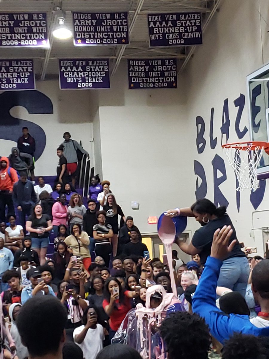 miss_tsmith's tweet photo. Both @MrRoss_RVHS &amp; @DrFoxworth get slimed for @JDRF  #SpringFlingWeek https://t.co/R6F73lAmMq