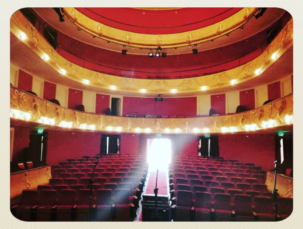Trasca_Oficial's tweet photo. Ya en el teatro !!!
A partir de las 16 se habilita la boleteria !!
#FrayBentos #Trascarton https://t.co/BR99oj0pw2