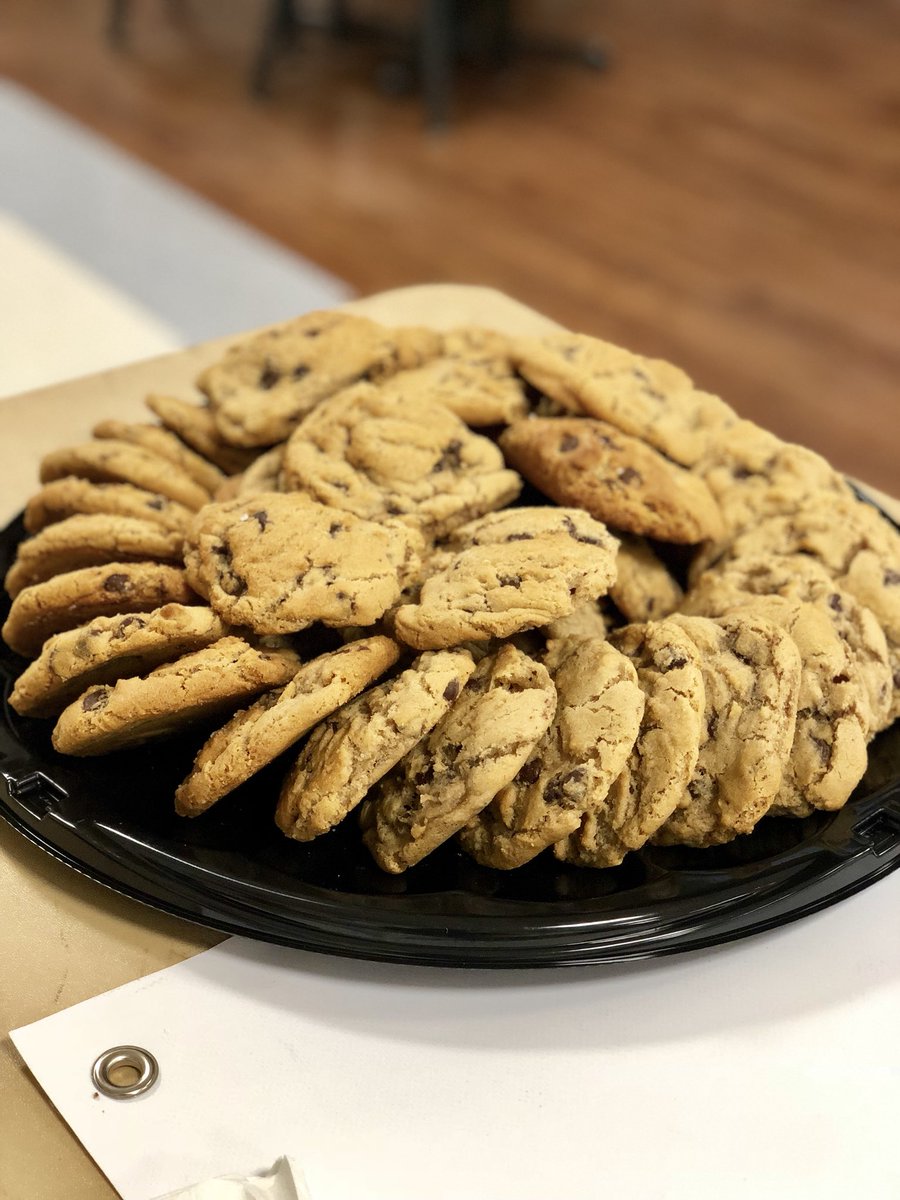 cookie_fix's tweet image. The pop-up shop was a huge success! Thank you @SamfordU students for stopping by and getting your ‘Cookie Fix’😉🍪❤️💙 #CookieFix #Cookies