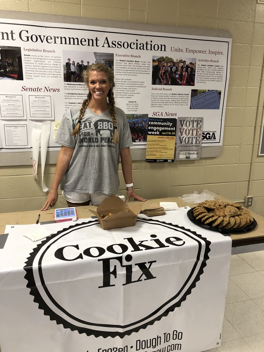 cookie_fix's tweet image. The pop-up shop was a huge success! Thank you @SamfordU students for stopping by and getting your ‘Cookie Fix’😉🍪❤️💙 #CookieFix #Cookies