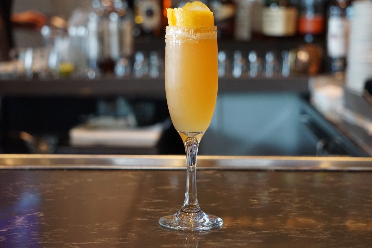 Truxtons's tweet photo. Got plans for #Easter #Sunday? Spend them with your loved ones and some tasty beverages... at Truxton's... #EasterSunday #mimosa #brunch #nomnom #yummy #eeeeeats https://t.co/W8cwRQK7H4