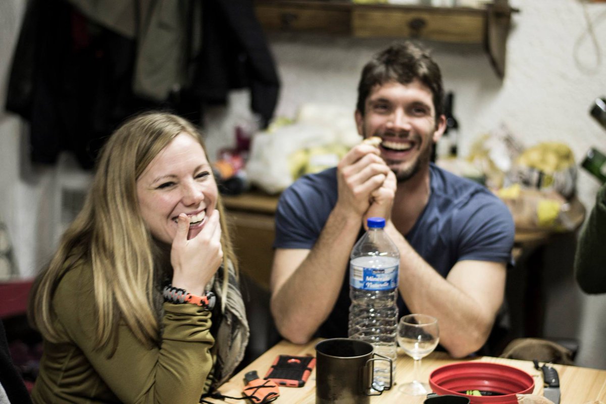 Soirée de pré stage de survie avec mon pote <a href="/Remi_Camus/">Remi Camus Explorer</a>. On a l'air malheureux 😂 #wildlacoursedesurvie #stagedesurvie