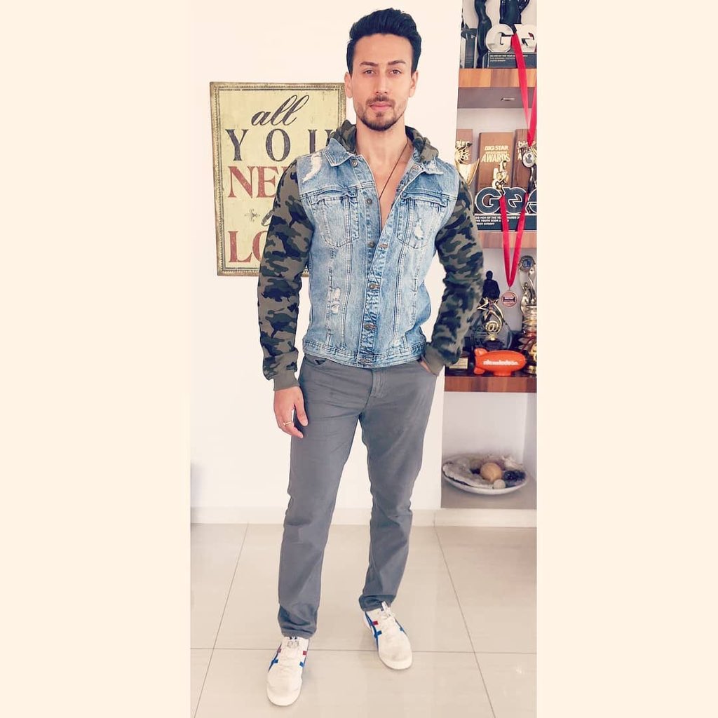 TigerSBollywood's tweet photo. @iTIGERSHROFF 
#01dayleft🎉
#Baaghi2
#Mundiyan❤️
#OSaathi😍
#Losafar😘
#EkDoTeen💕
#Babeisgoingtoslayinbaaghi2💋💋💋💋💋💋💋💋💋💋💋💋💋💋💋💋💋💋💋💋💋
#Baaghi3iscommingrealsoon😘😘😘😘
#mybollywoodkingofeverything👑 
#loveyouforeverandalwaysbabe
#fuctureloverofmine💋💋💋💋💋 https://t.co/4bSbOFUALf