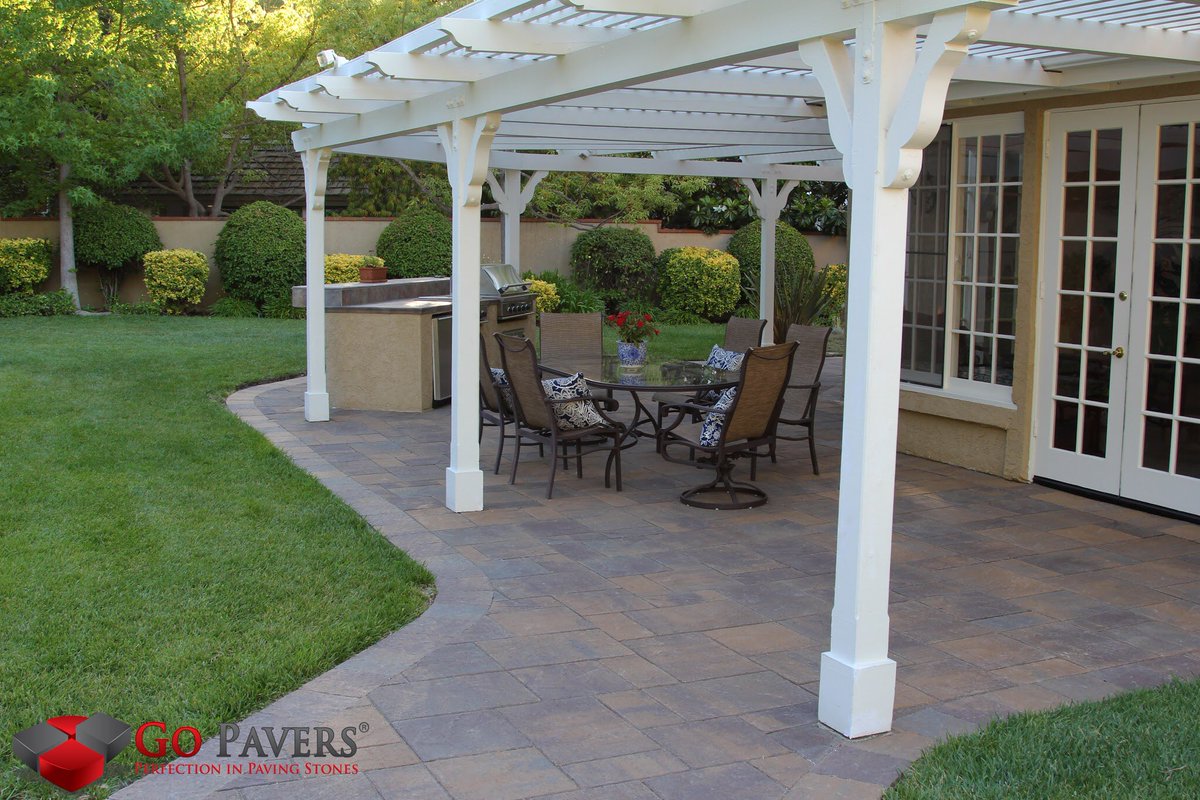 gopavers's tweet photo. At Go Pavers, every design is a work of art. We can recreate any design from a previous job or create a new and unique design just for you! Get inspired and check out our installation gallery: https://t.co/HiZWz046qY https://t.co/07yrWats0u