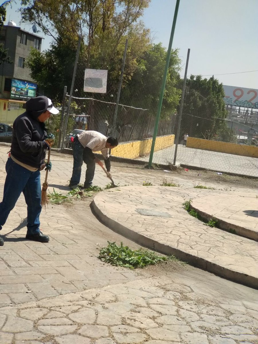 DSPAtizapan's tweet photo. Servicios Públicos trabaja con pasión, mantenimiento permanente de monumentos localizados en el municipio. @AnaBalderasMx @ATZciudadano https://t.co/MKqQ5ldZxK