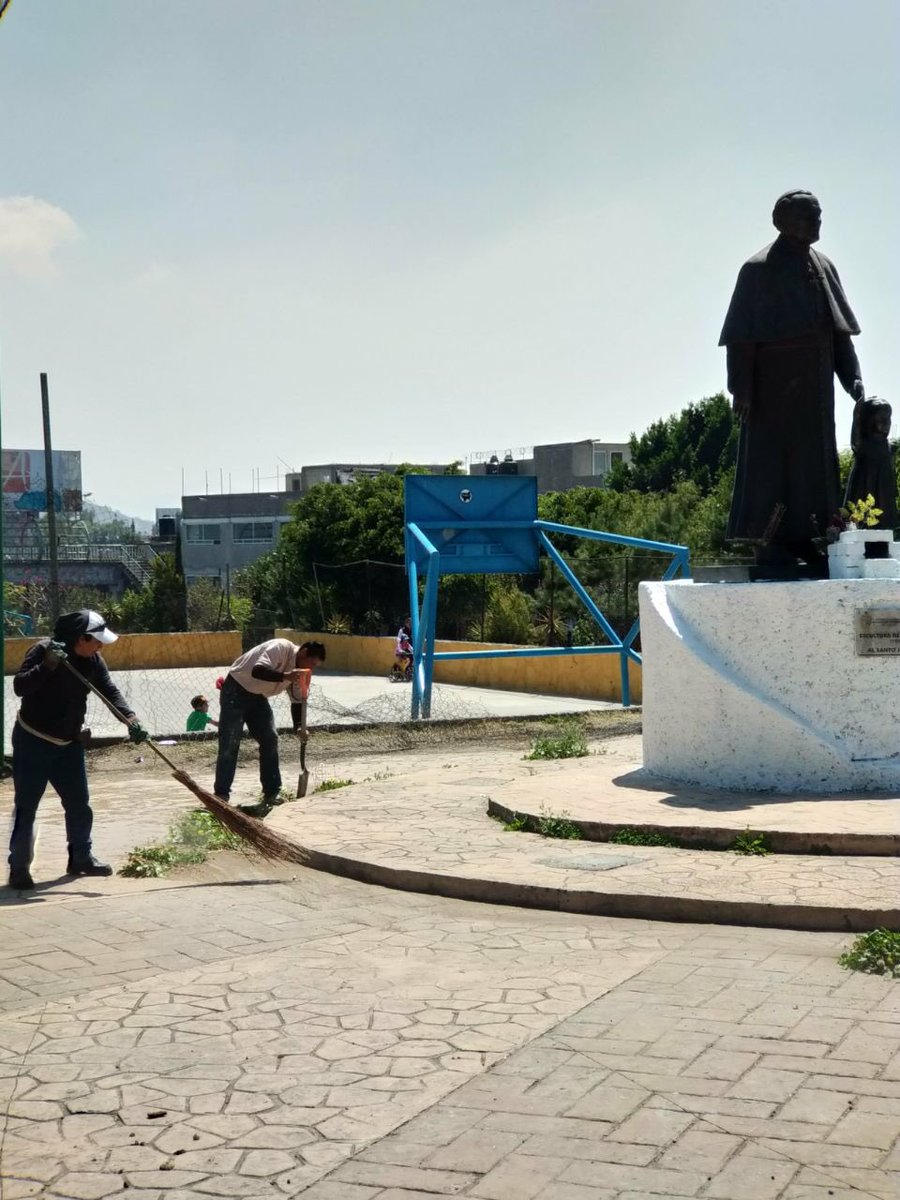 DSPAtizapan's tweet photo. Servicios Públicos trabaja con pasión, mantenimiento permanente de monumentos localizados en el municipio. @AnaBalderasMx @ATZciudadano https://t.co/MKqQ5ldZxK