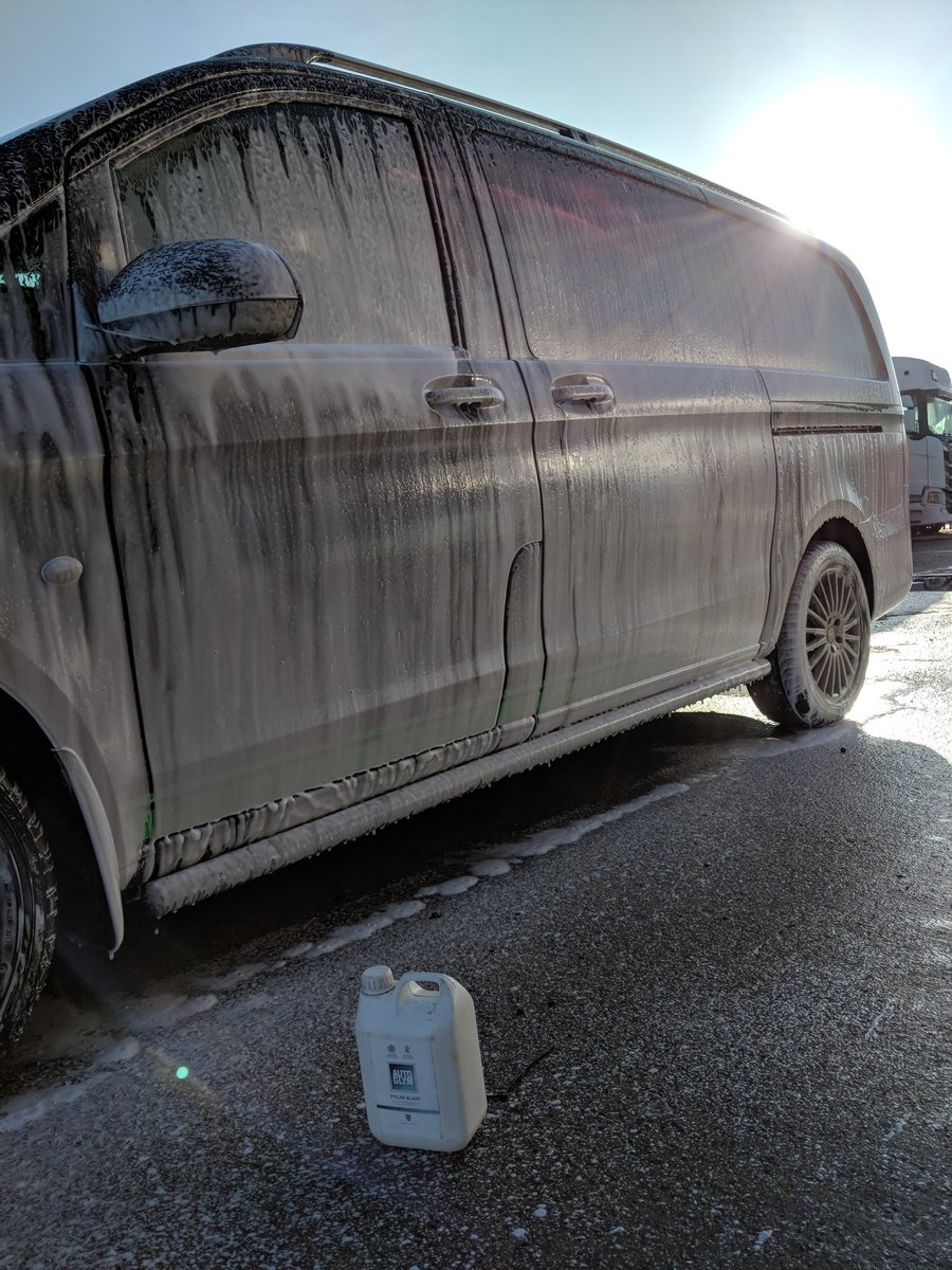 ianwalker81's tweet photo. #walkersvalteing @pvdapproved #outwellvalteing @autoglym #polarblast https://t.co/q0sk820J8T