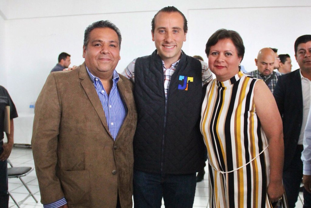 JavierTirado_'s tweet photo. Un gusto Saludar en #Chignahuapan a un buen amigo @marioriestra  Esta es siempre tu casa amigo. @chignahuapanpue https://t.co/0mVARvyriH