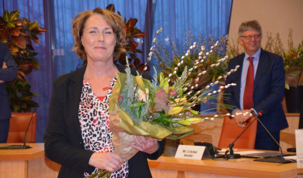 Nieuwe gemeenteraad Buren geïnstalleerd MAURIK De nieuwe gemeenteraad van Buren is geïnstalleerd. Zes vrouwen en vijftien mannen legden de eed of de belofte af om de komende vier jaar integer te besturen. Er kunnen... twib.in/l/gEk996q5azya