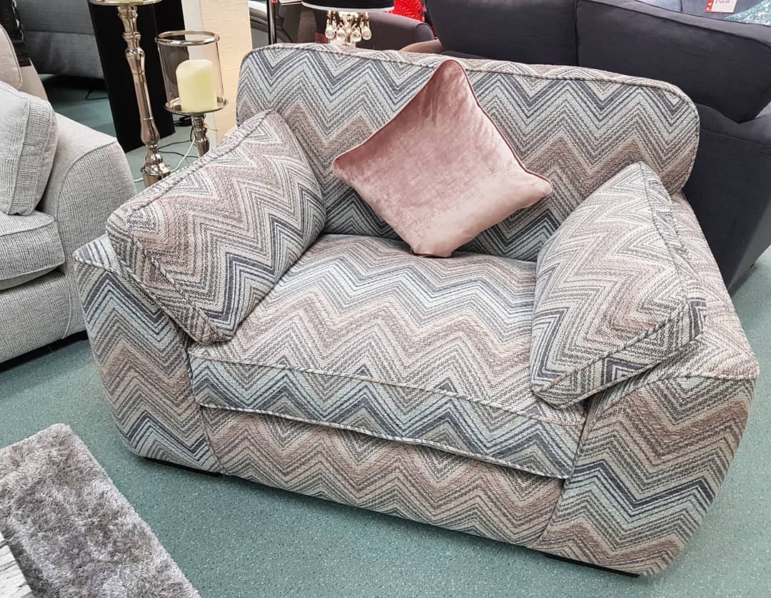 pa_furnishings's tweet photo. Visit us in store now to witness the beauty of this brand new Grey &amp; Pink #Sofa with Missoni style #SnuggleChair &amp; #Cushions. Amazing pink velvet #TubChair to match coming soon! Available in a range of combo's &amp; fabric options. See more #FabricSofas here > https://t.co/lsGVFXbvTz https://t.co/W6Ezs5d0bV