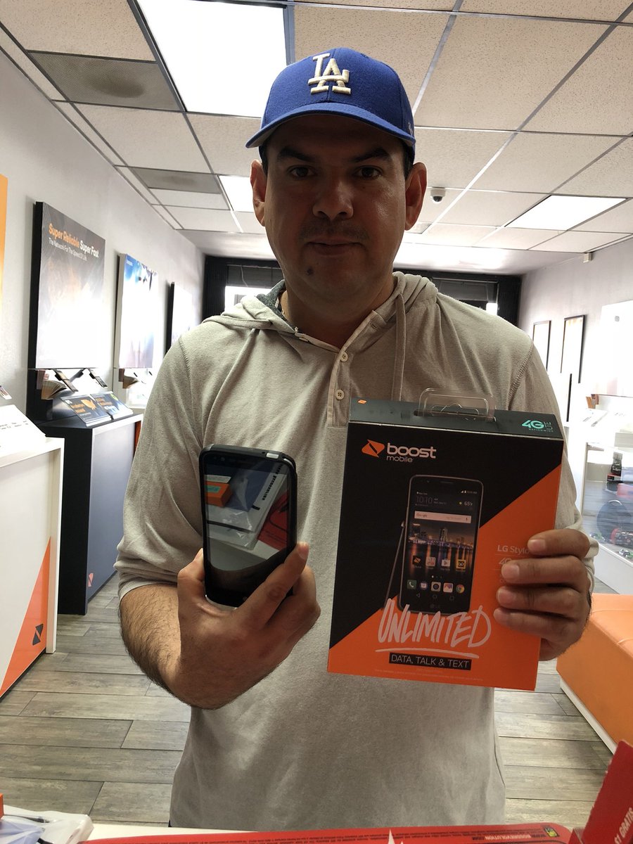 CanaryWireless's tweet photo. Needed a phone with a good camera for opening day! #CanaryWireless #SFV #BoostMobile #AAL #FreePhones #Lakeelsinore. #perris #calexico #boostup https://t.co/rMtyp3BjHp
