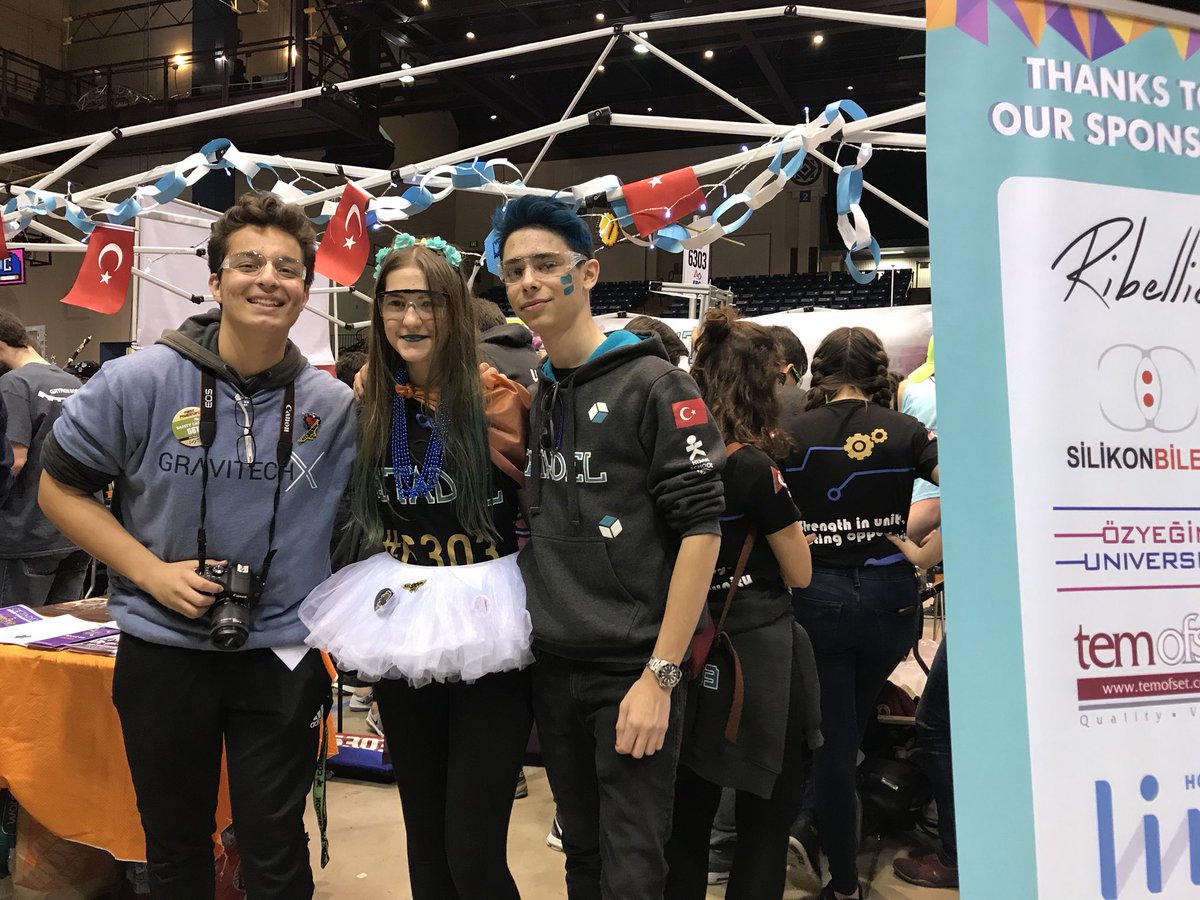 nativemarkest's tweet photo. First day of Silicon Valley Regional has started. Getting ready for practice matches 😊 @citadelfrc #team6303 @FRCTeams #SiliconValley https://t.co/ipUPwFPoIy