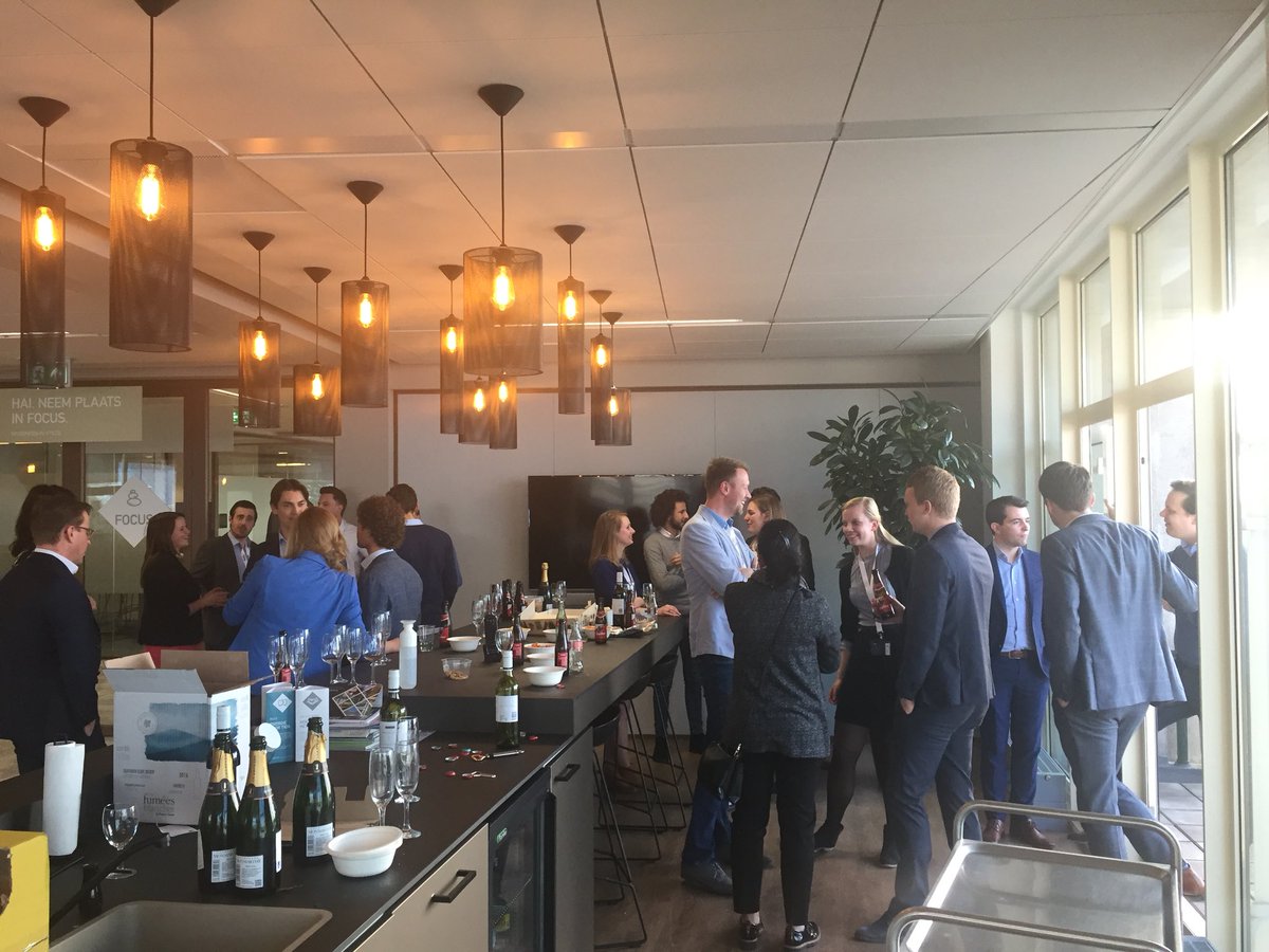 De perfecte afsluiting van een geslaagde Inhousedag: Borrel met de studenten en de collega’s van Brink. #verliefdopbrink