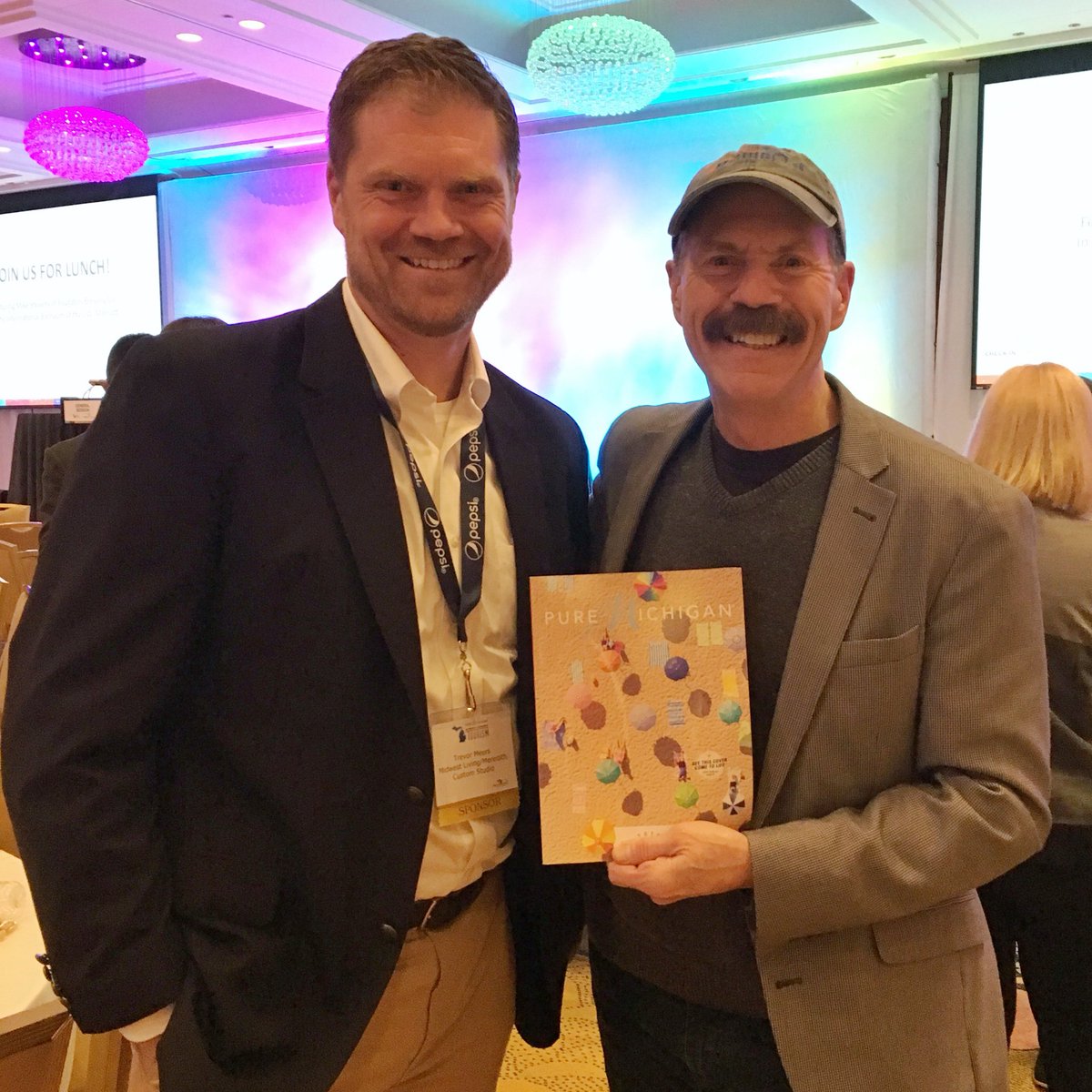 Hangin’ in Grand Rapids with the live version of Tom Daldin—guest star on the AR cover of the new <a href="/PureMichigan/">Pure Michigan</a> travel guide from our team. <a href="/UTRMichigan/">Under the Radar</a>