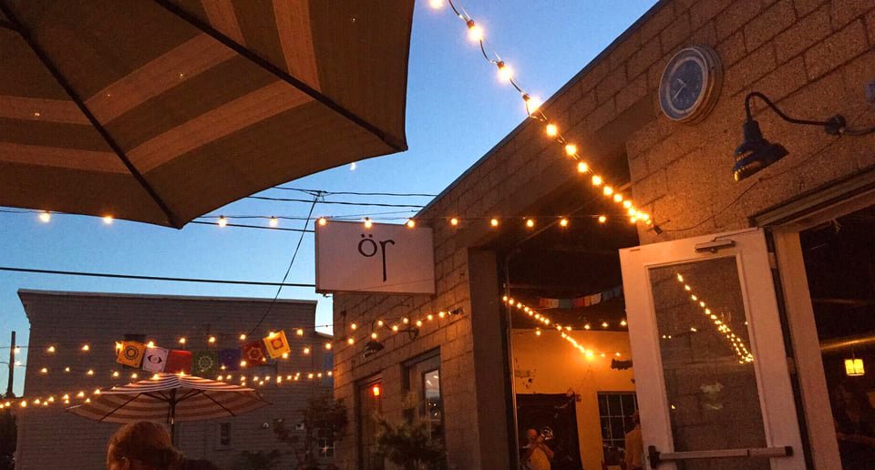Your weekend in Hudson isn’t really complete until you experience the  nightlife that this town has to offer. No matter what your vibe is for a night on the town, #HudsonNY has a spot for you! 🎶🍷🍻  jmscollective.com/blog/2018/3/28… #hudsonnewyork #thehudsonvalley #newyork