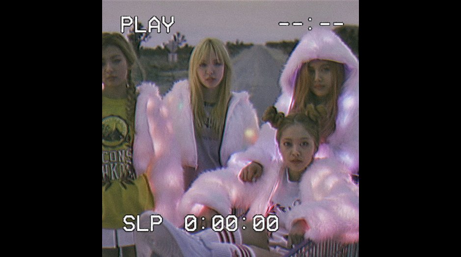 vhstills's tweet photo. ▷ red velvet: ice cream cake (2015) https://t.co/LwFvreJaQR